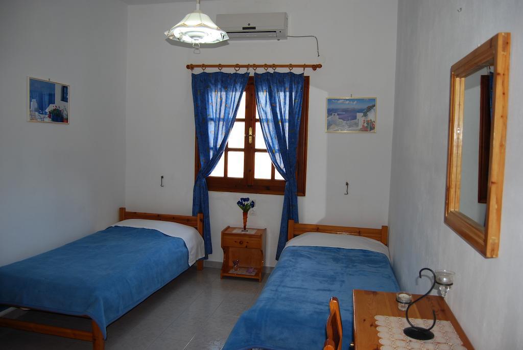 Apollo Rooms Perissa  Habitación foto